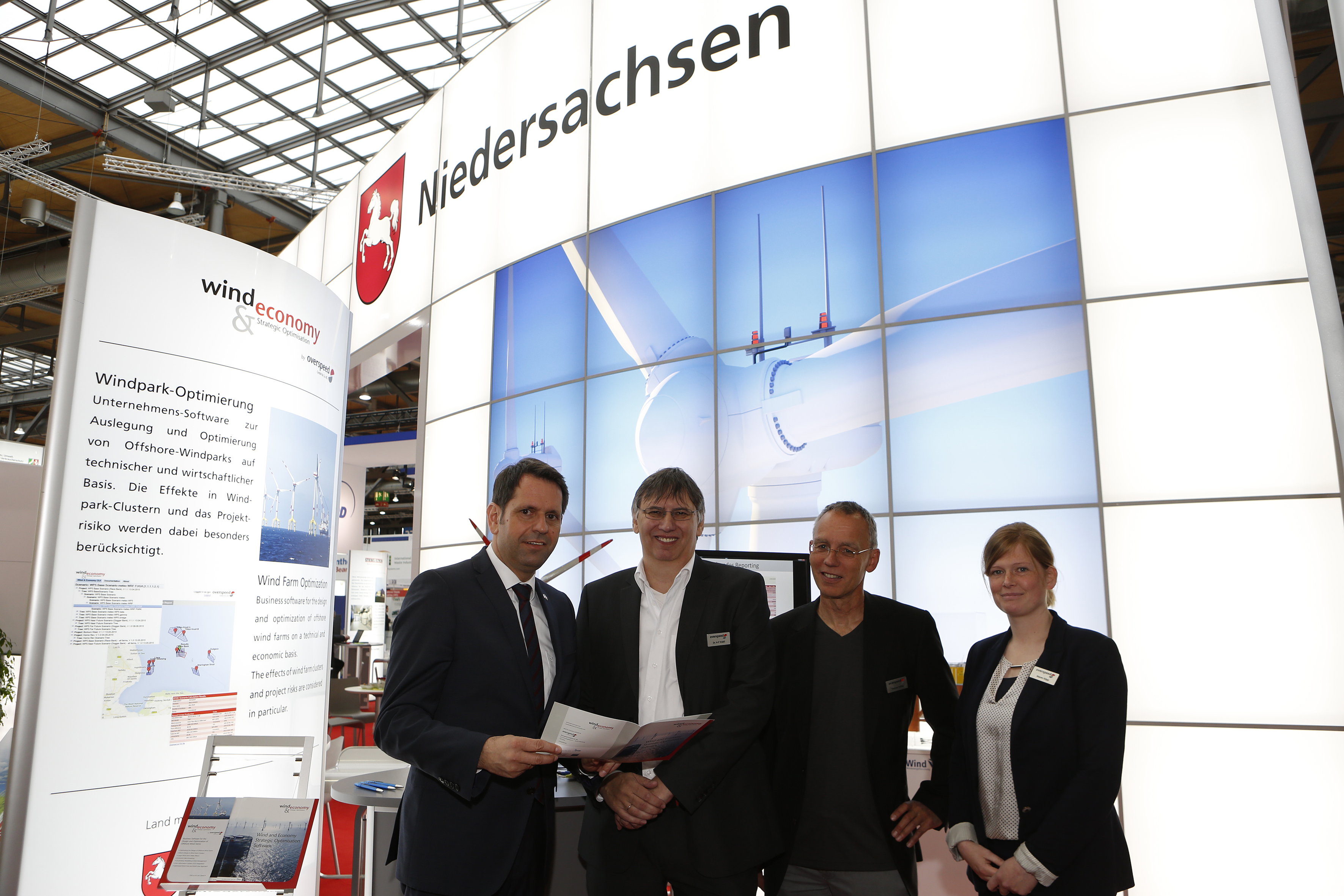Hannover Messe 2016: Lower Saxony Economic Minister Olaf Lies, Overspeed Managing Directors Dr. Hans-Peter (Igor) Waldl and Thomas Pahlke, Project Manager Maren Köpp. (c) innos Sperlich GmbH